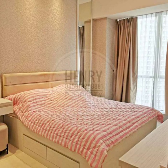 TAMAN ANGGREK RESIDENCE Dijual Cepat 2+1BR FULL FURNISH POOL VIEW