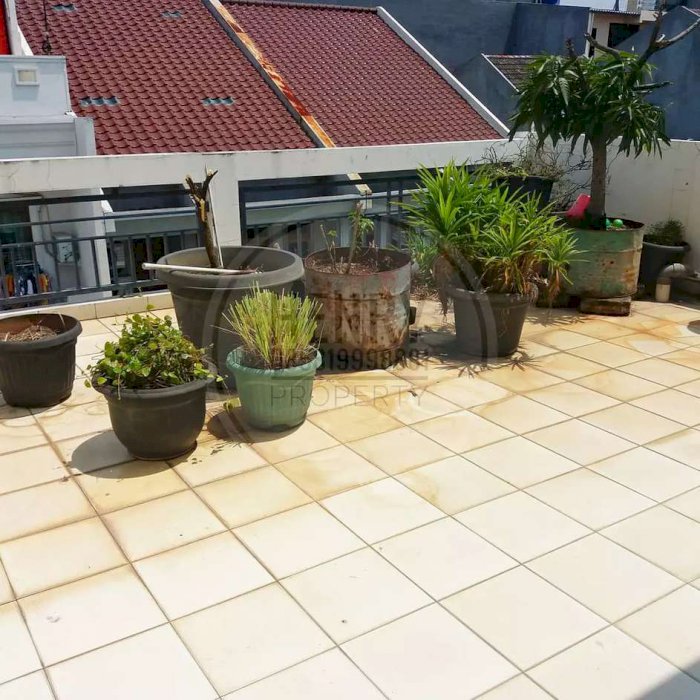 Dijual Cepat Rumah Cantik Pemilik Janda Cantik di Taman Ratu