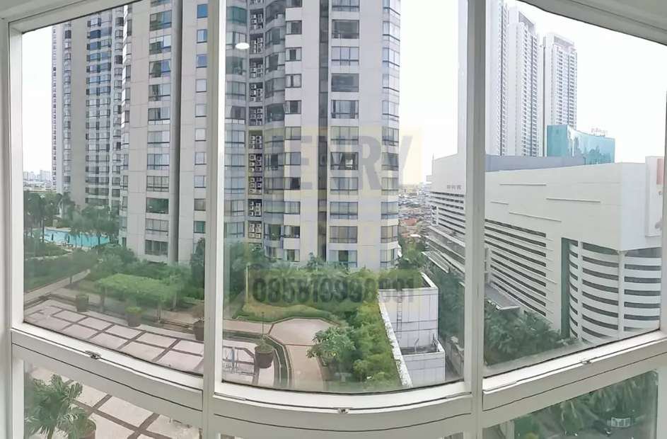 TAMAN ANGGREK CONDOMINIUM Baru Renov 2+1BR Lantai Rendah Semi Furnish