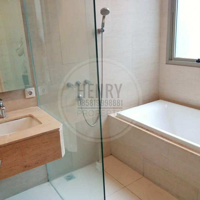 Pool View Mid Floor Full Furnish 3+1 BR Private Lift with Door to unit and more