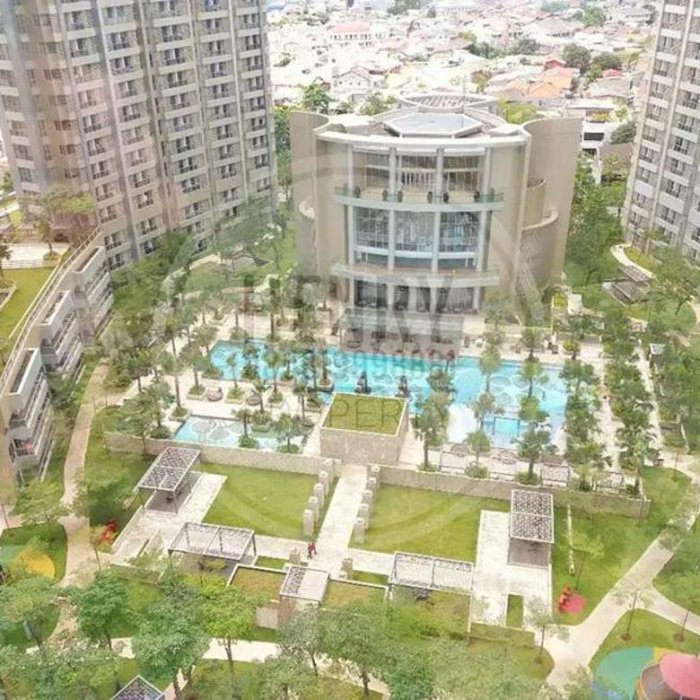 Taman Anggrek Residence unit 3+1 BRs Pool View Mid Floor Private Lift with,