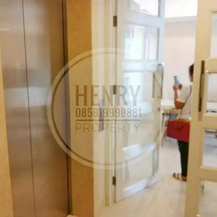 Taman Anggrek Residence unit 3+1 BRs Pool View Mid Floor Private Lift with,