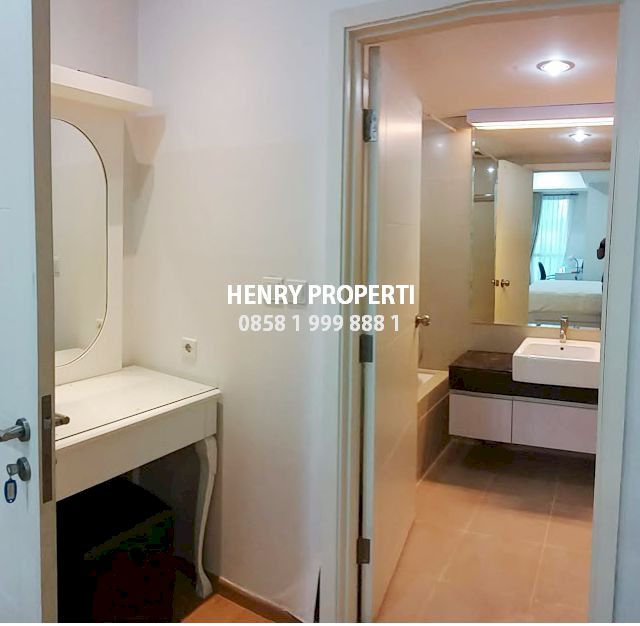 CASA GRANDE RESIDENCE Dijual Cepat 2 Kamar Lantai Tinggi View Pool
