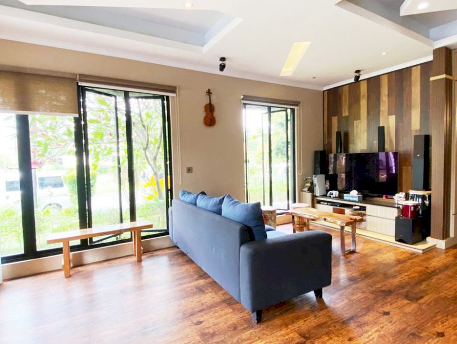 Dijual Cepat Rumah Hoek Mewah di Sernade Lake Gading Serpong