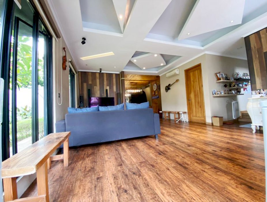 Dijual Cepat Rumah Hoek Mewah di Sernade Lake Gading Serpong
