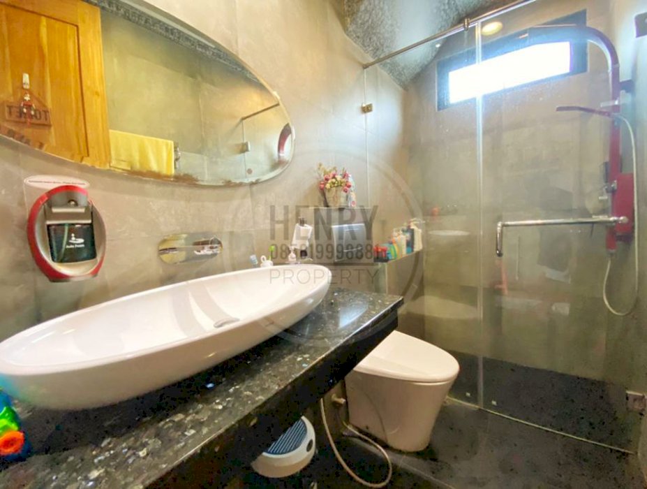 Dijual Cepat Rumah Hoek Mewah di Sernade Lake Gading Serpong