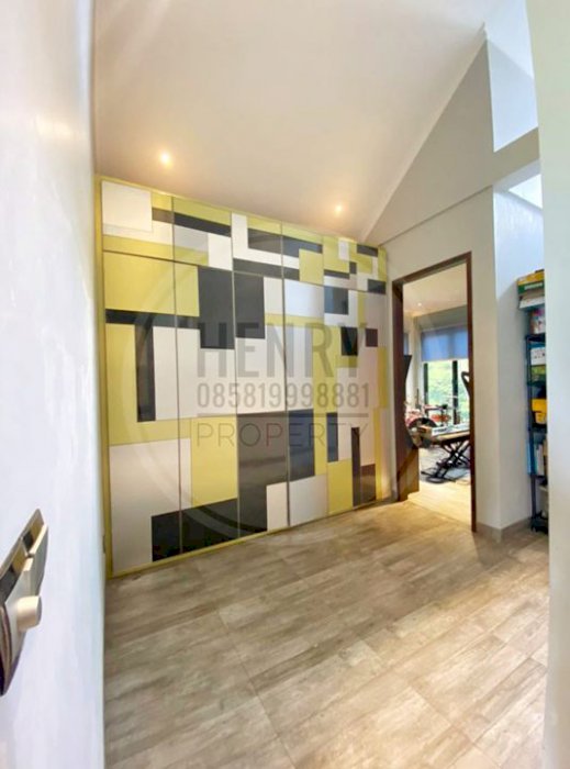 Dijual Cepat Rumah Hoek Mewah di Sernade Lake Gading Serpong