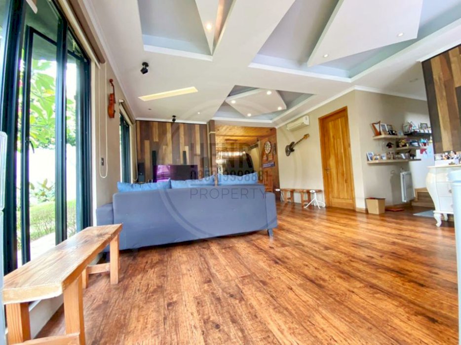 Dijual Cepat Rumah Hoek Mewah di Sernade Lake Gading Serpong