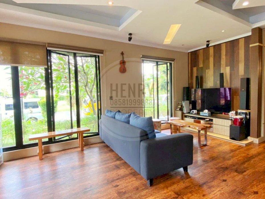 Dijual Cepat Rumah Hoek Mewah di Sernade Lake Gading Serpong
