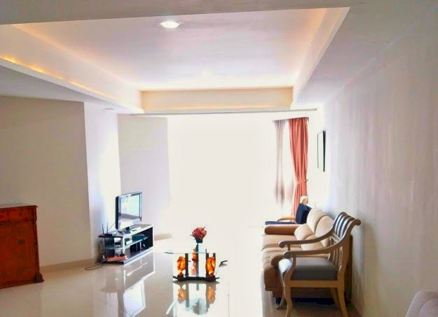 BEST VIEW with BEST PRICE at 3+1BR Renovated Unit Furnish High Floor