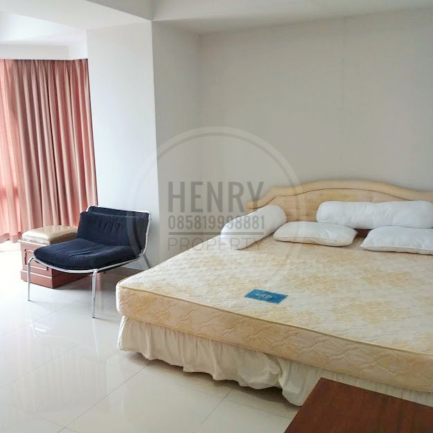 BEST VIEW with BEST PRICE at 3+1BR Renovated Unit Furnish High Floor