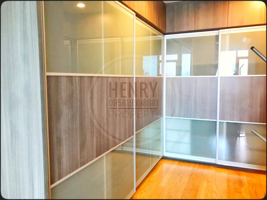 FOR SALEÂ  Sudah Sertifikat bisa KPA unit 4+1 BR di Apt. Residence 8