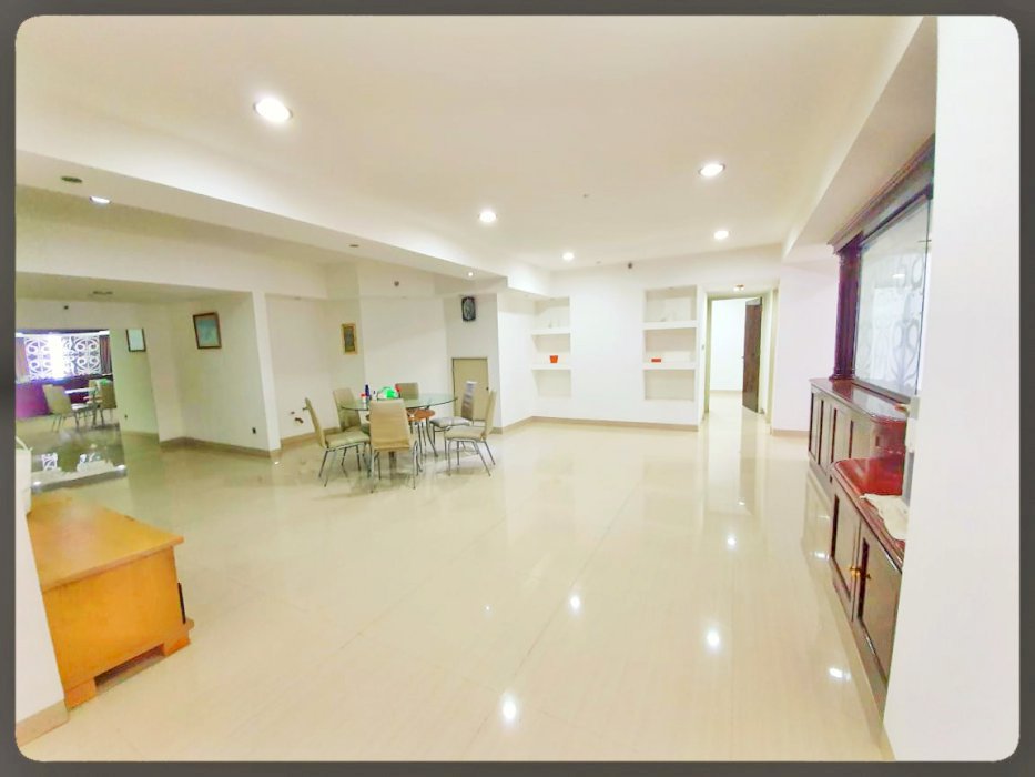 FOR RENT BEAUTY EVER 4+1 BR Full Furnish with Full Marble Mid Floor