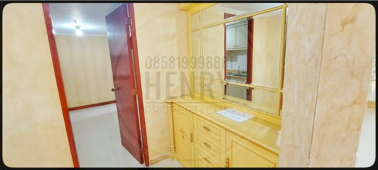 DIJUAL CEPAT HARGA TERMURAH Unit 3+1BR Best City View Lantai Tinggi