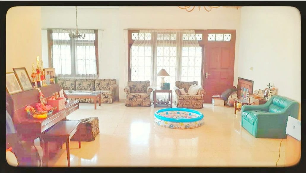Dijual Rumah Dengan Tanah Yg luas Hampir 1.000 M cocok utk Rumah Kebun