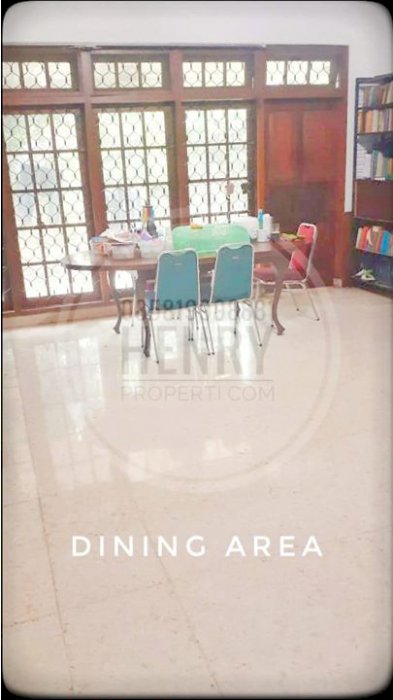 Dijual Rumah Dengan Tanah Yg luas Hampir 1.000 M cocok utk Rumah Kebun