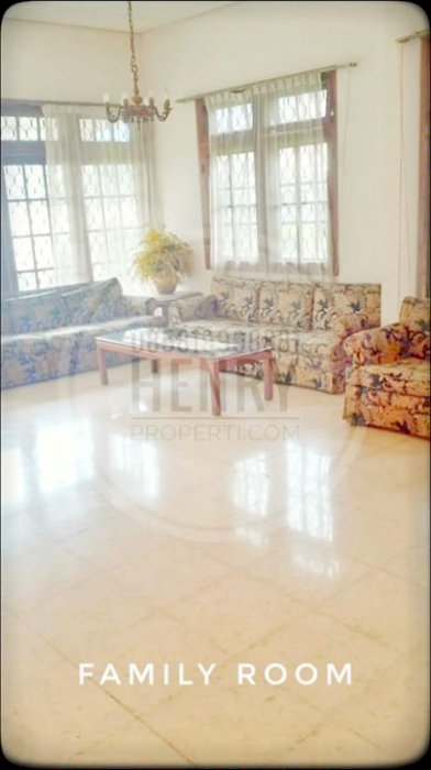 Dijual Rumah Dengan Tanah Yg luas Hampir 1.000 M cocok utk Rumah Kebun