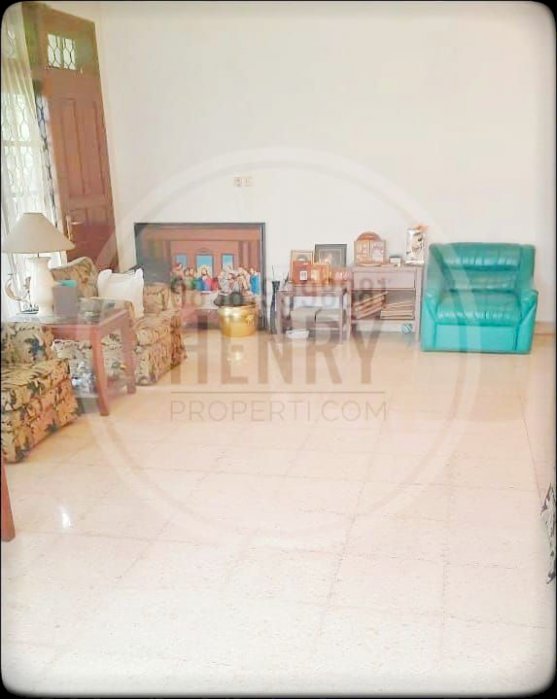 Dijual Rumah Dengan Tanah Yg luas Hampir 1.000 M cocok utk Rumah Kebun