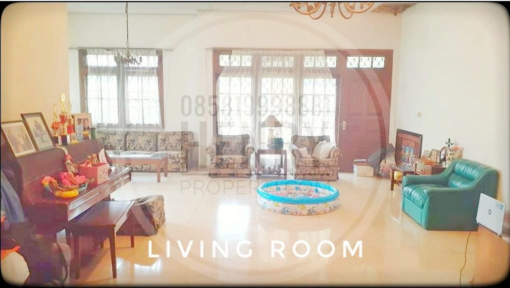 Dijual Rumah Dengan Tanah Yg luas Hampir 1.000 M cocok utk Rumah Kebun