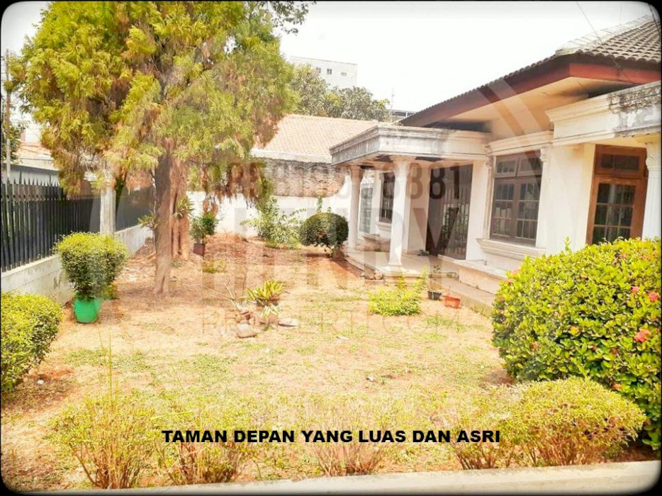 Dijual Rumah Dengan Tanah Yg luas Hampir 1.000 M cocok utk Rumah Kebun