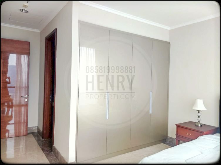District 8 SBD Sudirman For Rent 2+1BR Mid Floor Furnish City View