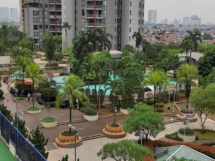 Taman Rasuna Dijual Cepat 2BR Furnish Mid Floor Pool View