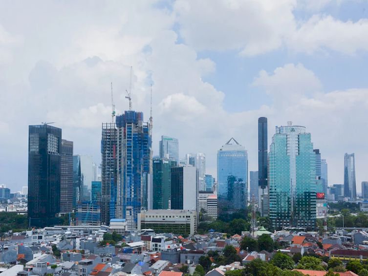 Park Royale Executive Dijual Cepat 2+1BR Furnish City View Mid Floor