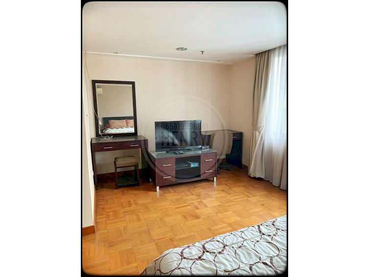 Park Royale Executive Dijual Cepat 2+1BR Furnish City View Mid Floor