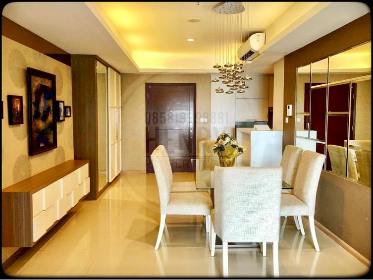 Casa Grande Dijual Cepat 3+1BR Full Furnish and Renov Mid Fl City View