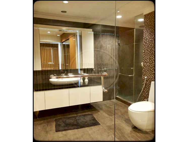 Casa Grande Dijual Cepat 3+1BR Full Furnish and Renov Mid Fl City View