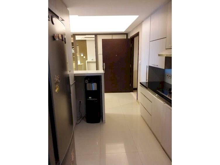 Casa Grande Dijual Cepat 3+1BR Full Furnish and Renov Mid Fl City View