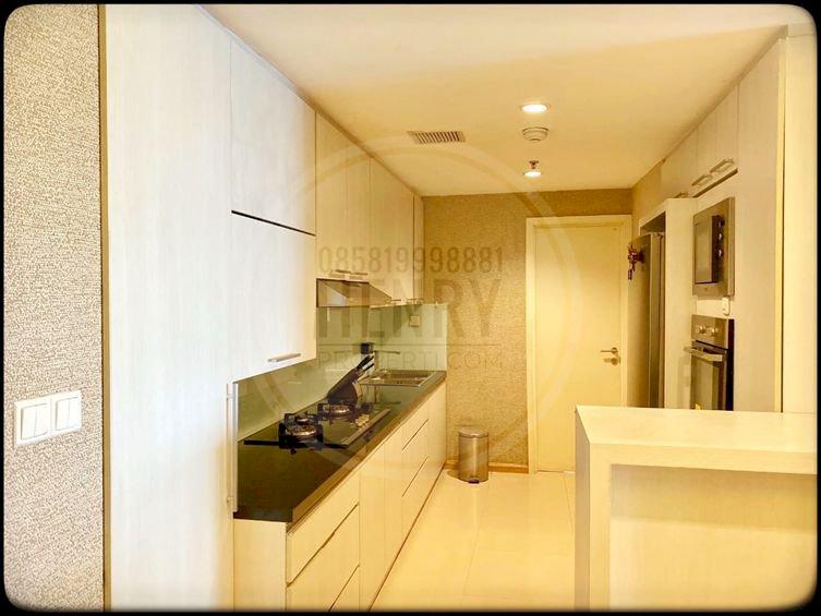 Casa Grande Dijual Cepat 3+1BR Full Furnish and Renov Mid Fl City View