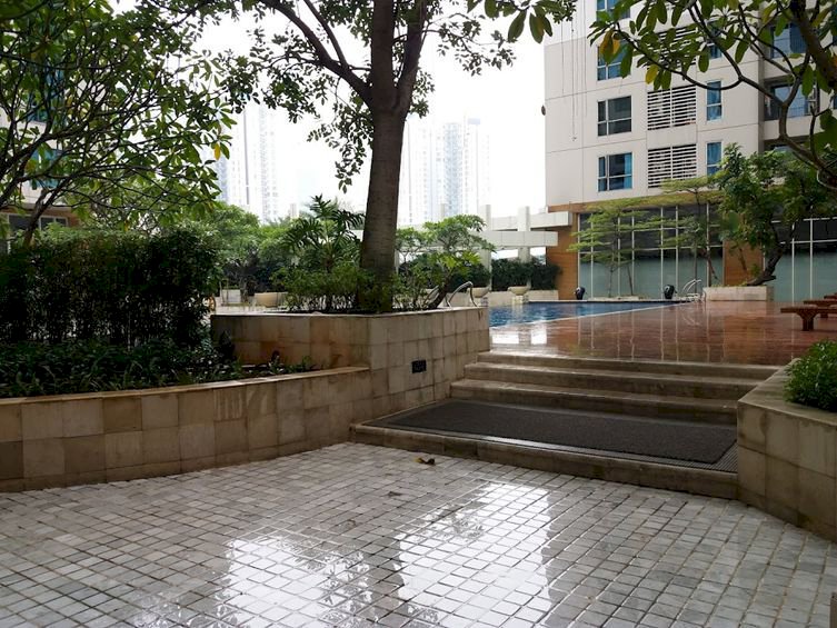 Casa Grande Dijual Cepat 3+1BR Full Furnish and Renov Mid Fl City View