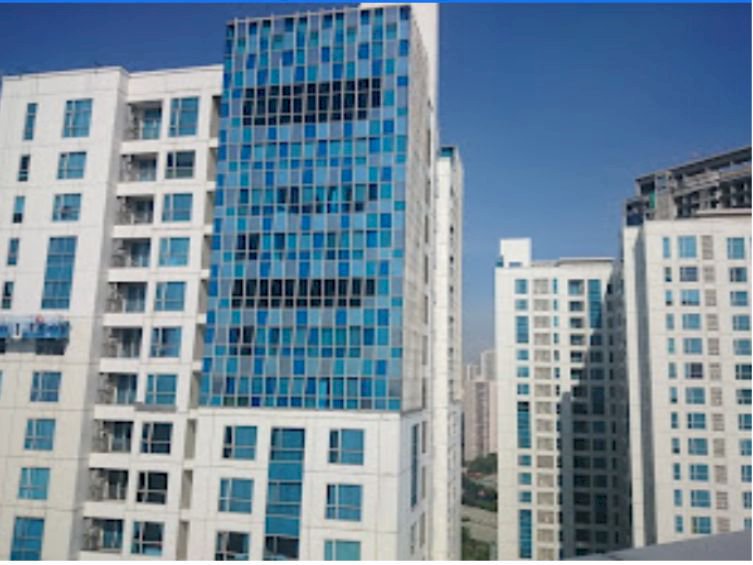Casa Grande Dijual Cepat 3+1BR Full Furnish Mid Floor City View