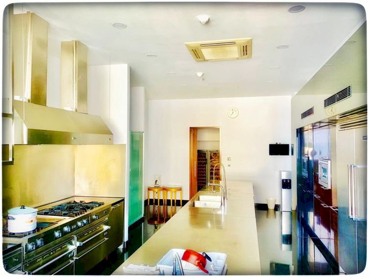 DIJUAL CEPAT BEST PRICE Penthouse Private Pool Private Lift City View