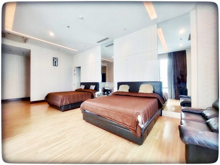 DIJUAL CEPAT BEST PRICE Penthouse Private Lift City View Lantai Tinggi