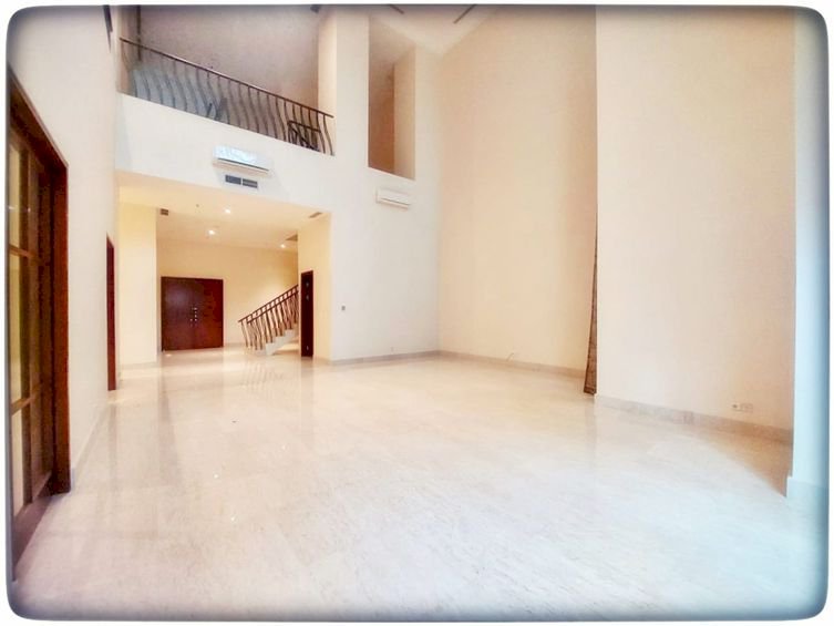 DIJUAL CEPAT BEST PRICE Town House Private Pool dan Private Garden