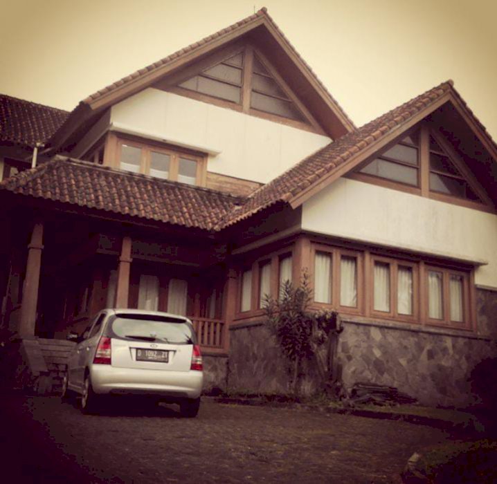 Dijual Villa di Villa Istana Bunga Lembang, Nyaman, Luas
