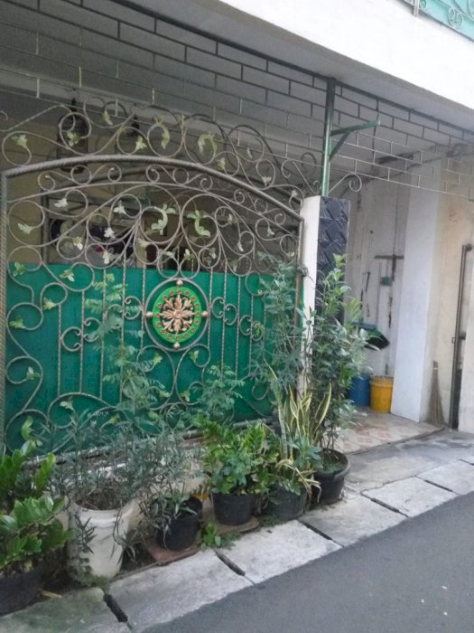 Dijual rumah penduduk samping kelurahan kota bambu selatan strategis