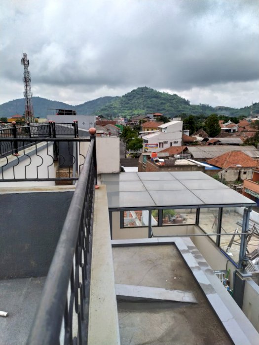 Jual segera Rumah mewah 3 lt + roof top