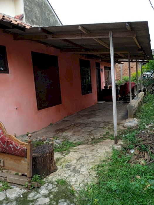 Dijual tanah bangunan lama luas 155 meter di komplek wisma ratu