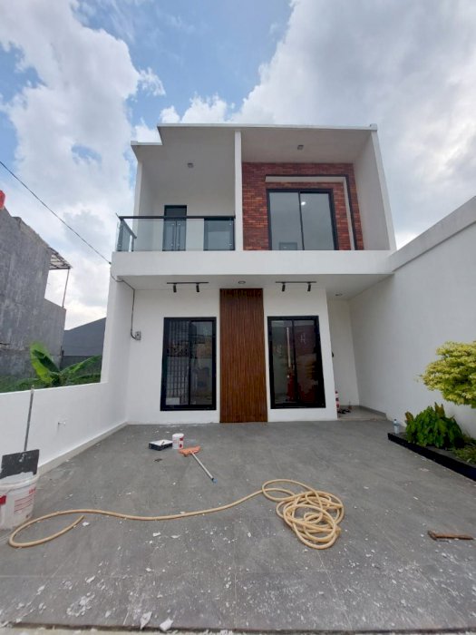 Rumah 2 lantai di Ceger Cipayung