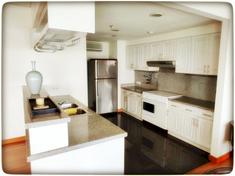 Dijual Cepat Harga Terbaik 2BR City View Lantai Tengah di Pavilion Apt