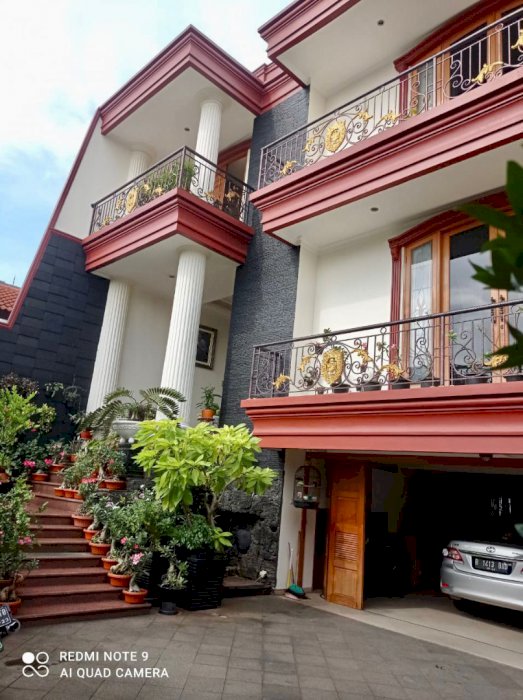 Jual Rumah Mewah dan Perabotnya