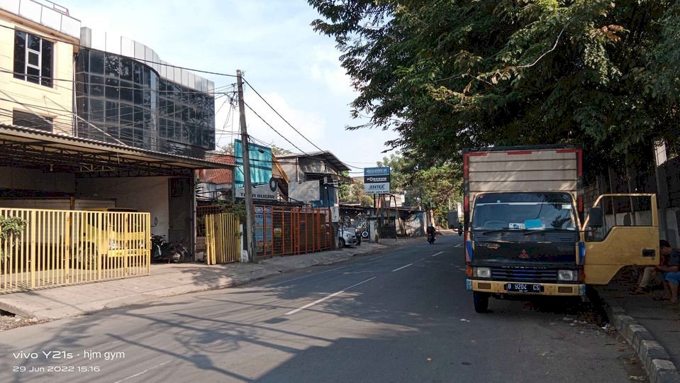 RUKO 3 LANTAI gandeng rumah 2 lantai LUAS TANAH 300METER DI CIMONE