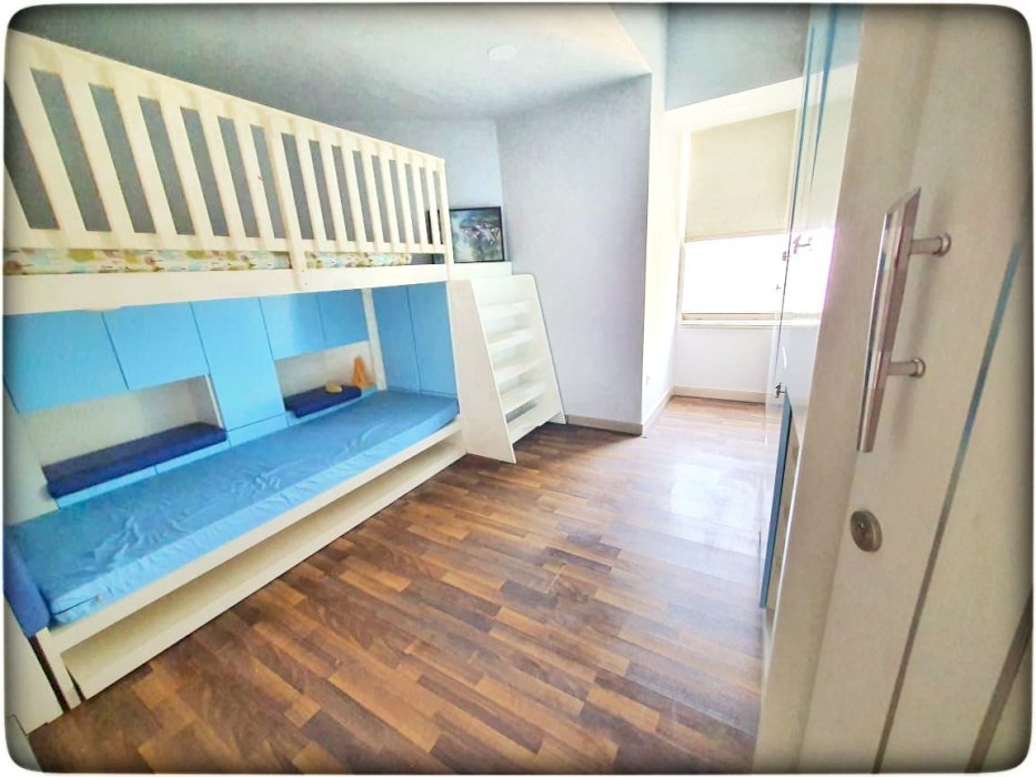 Dijual Termurah 3+1BR Full Renov dan Furnish Lt Tinggi di Taman Angrek