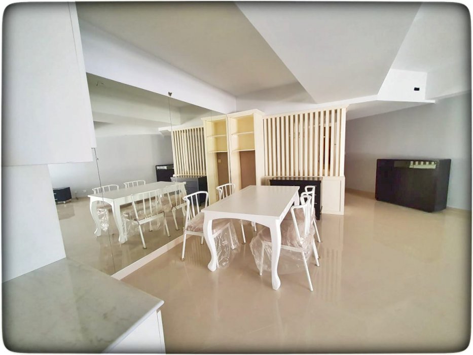 Dijual Termurah 3+1BR Full Renov dan Furnish Lt Tinggi di Taman Angrek