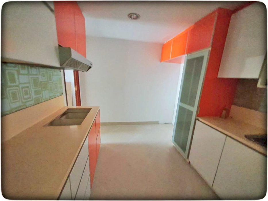 Dijual Termurah 3+1BR Full Renov dan Furnish Lt Tinggi di Taman Angrek