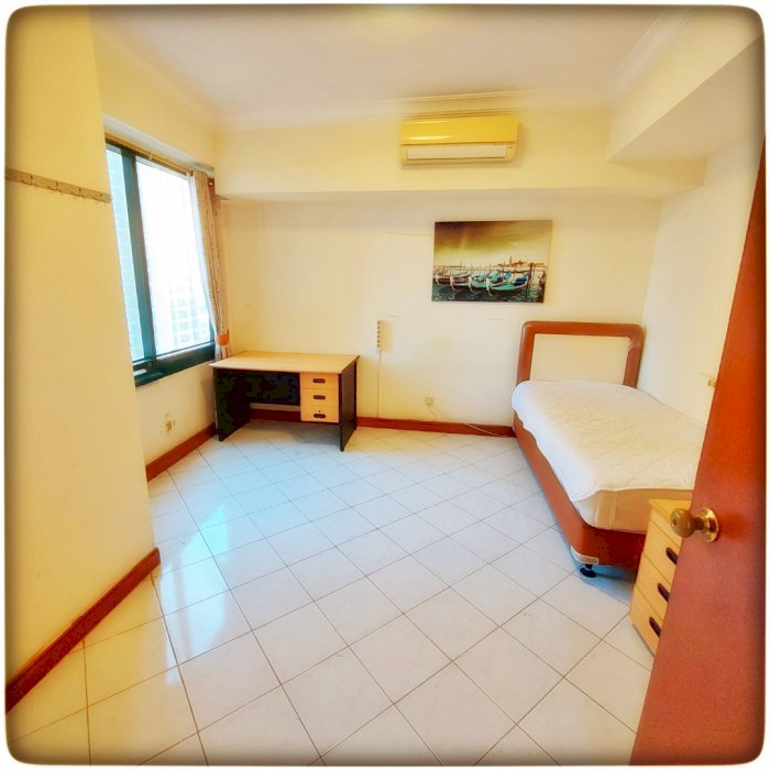 Dijual Termurah 3+1BR Furnish Lantai Tinggi di Taman Anggrek Condomini