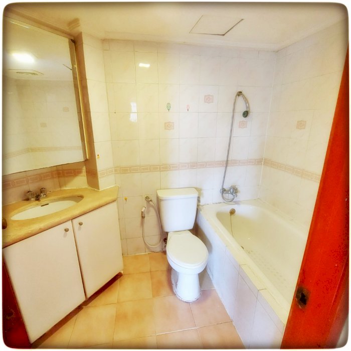Dijual Termurah 2+1BR UnFurnish Lantai Rendah Taman Anggrek Condominiu